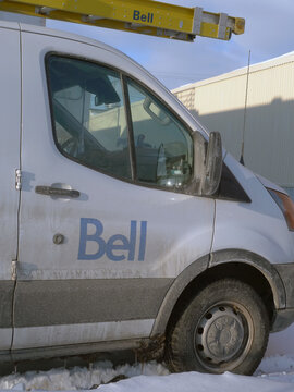 un camion de la soci&eacute;t&eacute; de t&eacute;l&eacute;communications Bell Canada	