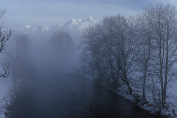 Obraz na płótnie Canvas Winteridylle am Fluss.