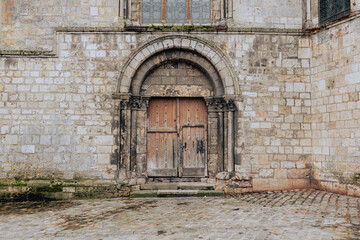 Grand Angle d'une porte de Notre-Dame-du-Fort d'Étampes