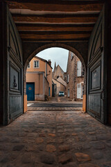 Passage publique en arc médiéval en France