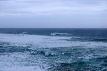 Rugir de las olas en Azenhas do Mar