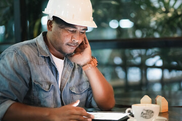 night work concept Engineers spend their free time designing the construction industry.