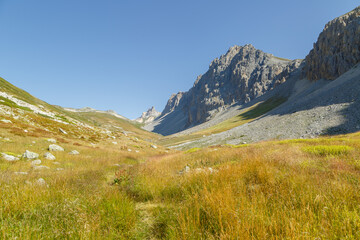 Paysages de la vallée de la Clarée au nord des Hautes-Alpes en France, en été
