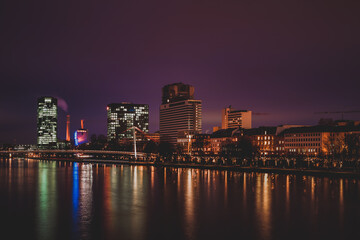 Fototapeta premium Stadt in der Nacht