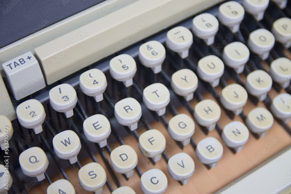 Fototapete keyboard of an old mechanical typewriter with qwerty keyboard layout
