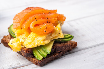 Scrambled eggs with smoked salmon and whole wheat toast