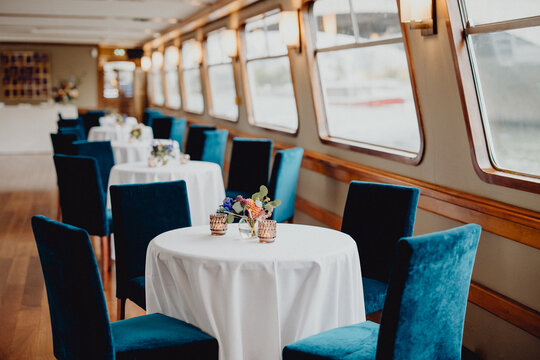 Une croisi&egrave;re &agrave; bord de la p&eacute;niche pour la r&eacute;ception de mariage