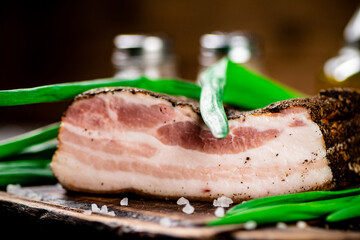 Delicious pork lard with green onions. 