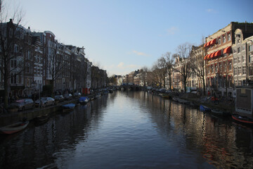 Fototapeta na wymiar Amsterdam canals and buildings