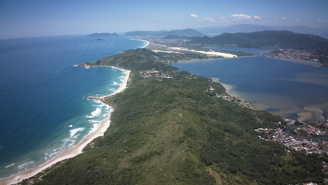 Foto mostrando a praia Mole, Joaquina, Campeche e Lagoa da conceição em Florianópolis