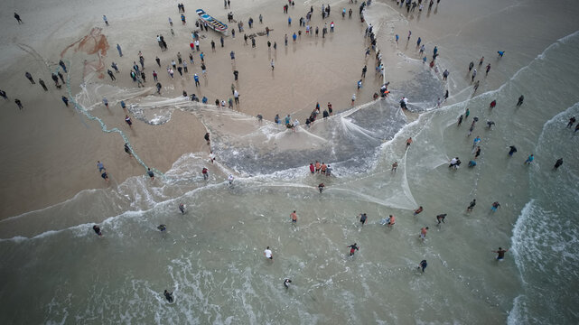 Foto da pesca da tainha em Florian&oacute;polis