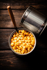 An open can of canned corn. 