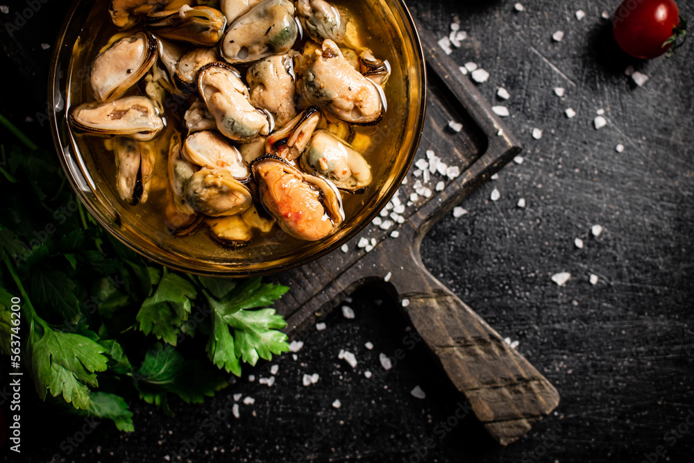 Poster Pickled mussels in a bowl with parsley. 