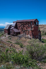 Fototapeta na wymiar Abandoned gold mine structures and buildings in Colorado