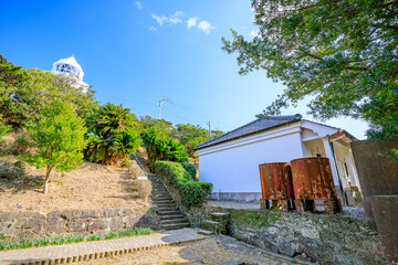 冬の伊王島灯台と旧吏員退息所　長崎県長崎市　Iojima lighthouse and former...