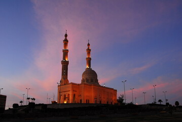 Fototapeta na wymiar エジプト・アスワンのエル・タビアモスクの夕景