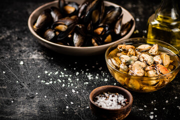 Pickled mussels in a glass bowl with spices. 