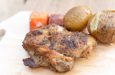ダッチオープンで作った鶏肉料理