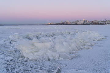 Winter sunset on the big river, hummocks in the rays of the sun.