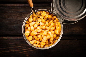 An open can of canned corn. 