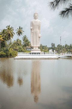 Big Buddha statue in Peraliya, Sri Lanka
