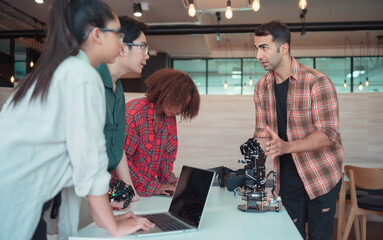 The advancement of technology has helped to alleviate human burdens. hand-controlled robot It is another type of work that assists in reducing the limits of people conducting their own work.