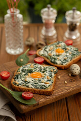 Toast with spinach, cream cheese and quail egg