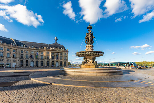 France, Nouvelle-Aquitaine, Bordeaux, Fountain on Place de la Bourse square