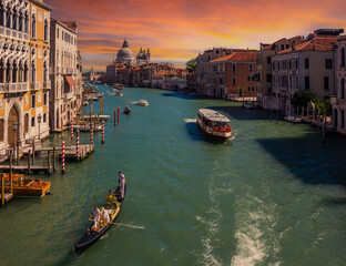 Fototapeta na wymiar View of the Venice on a sunset