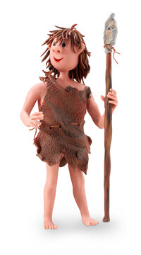 Mu&ntilde;eco cavern&iacute;cola con lanza sobre fondo blanco. caveman doll with spear on white background