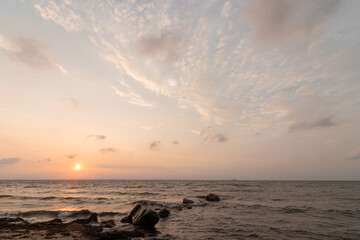 Fototapeta na wymiar Scenic sunset by the ocean.