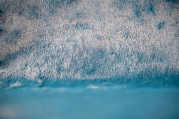 fourrure bleu métallisée avec reflets de lumière