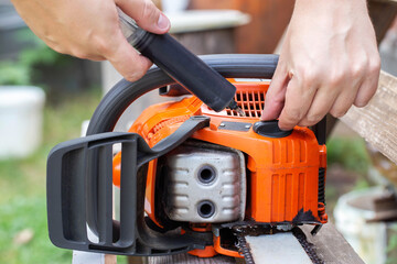 Refueling the chainsaw with chain oil, close-up