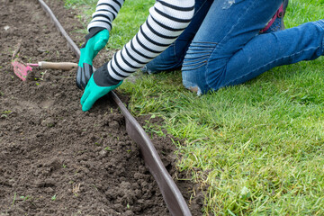 Create lawn edge in the garden