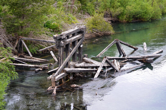 Antiguo puente sobre el Ruca mal&eacute;n