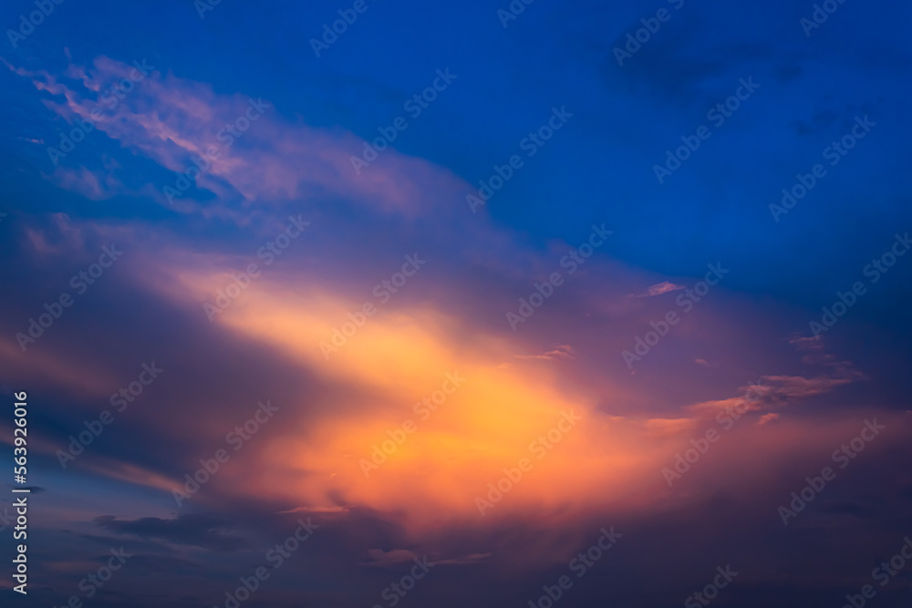 Poster dramatic colorful cloudy sky sunset with twilight color sky and clouds. gradient color. sky texture 