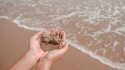 sand in hand