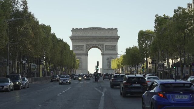 Champs elysee timelapse with Arch of Triumph 