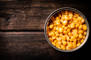 An open can of canned corn. 