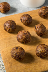 Homemade Chocolate Oatmeal Energy Balls