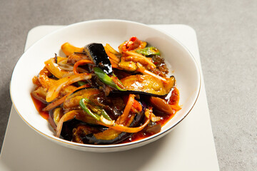 Stir-fried eggplant and vegetables with spicy spices	