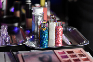 maquillaje, brillos y brochas makeup