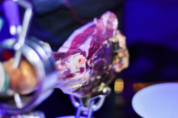 CORTADOR DE JAMON Y PLATOS DE JAMON