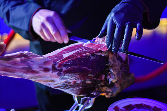 CORTADOR DE JAMON Y PLATOS DE JAMON
