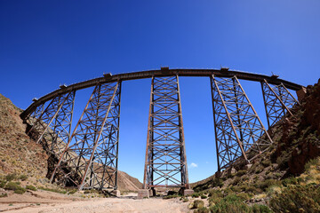 Fototapeta na wymiar La Polvorilla viaduct of the train of the clouds, Argentina