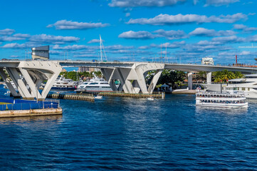 Obraz premium A view of pleasure craft on the Stranahan River from Port Everglades, Fort Lauderdale on a bright sunny day