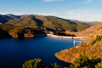 Obraz na płótnie Canvas Beautiful Aerial View of El Atazar Dam in the Mountain Range of Madrid at sunset