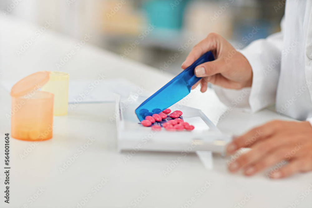 Wall mural Hands, pharmacist and counting pills for drug dose, packaging or prescription at a pharmacy. Hand of doctor working with medication tablets or pharmaceutical drugs for healthcare on counter at clinic