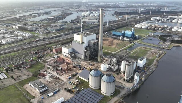 A birds eye view of a coal power plant in a large harbour, showcasing the industrial infrastructure and technology used to generate electricity in a unique setting.