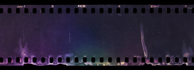 Start or end of 35mm negative filmstrip, first frame on black background, real scan of film material with cool scanning light interferences on the material. - obrazy, fototapety, plakaty